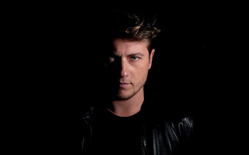 Simone Pastore pubblica l’inedito “Luci Spente”, disponibile a partire dal 11 Dicembre 2020 per tutte le emittenti nazionali