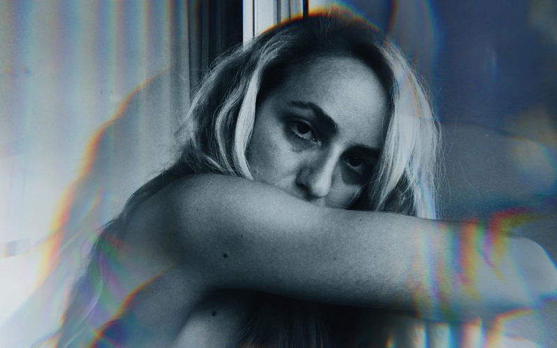 ‘Pensieri’ è il primo singolo estratto dal nuovo album della talentuosa cantautrice milanese