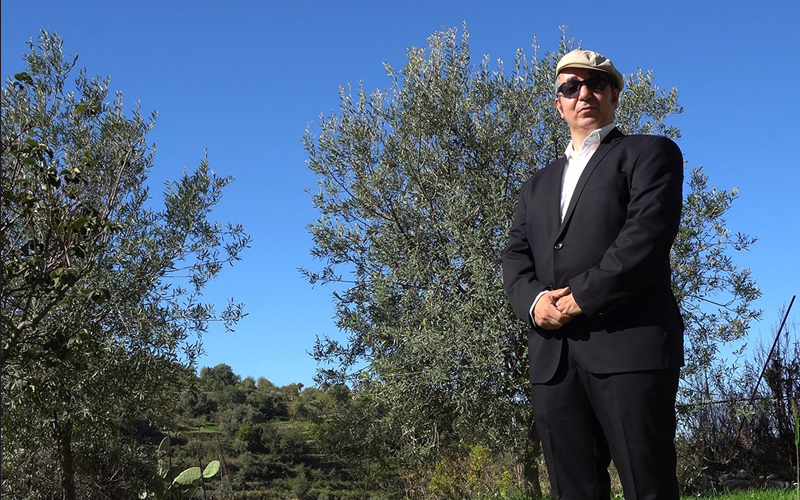 Investiamo nel non-futuro con Alessandro Spina e… “Comprarsi un Loculo”!