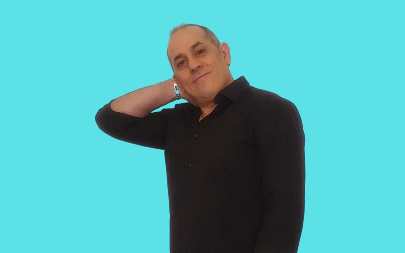 Roberto Pennisi presenta il nuovo singolo “Amico Padre”, dal 18 Novembre disponibile per tutte le emittenti nazionali.