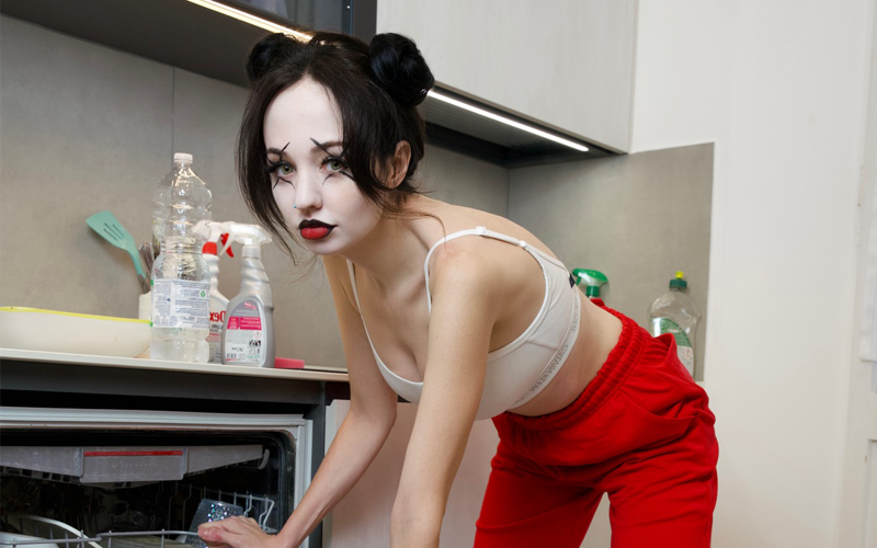 La rapper Miss simpatia insieme alla cantante metal Elektra Amber