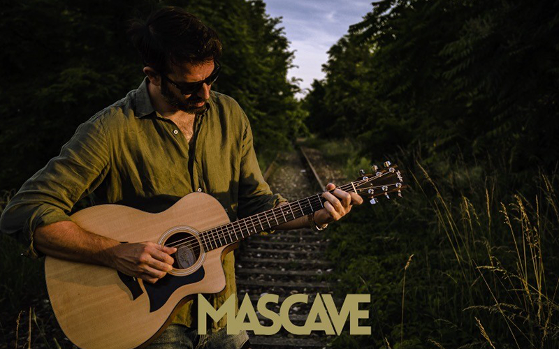 Mascave dipinge l’amore con “Paracadute”, un viaggio dentro l’inconscio