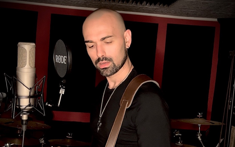 Antonio Armeni presenta il nuovo singolo “Ti Puoi Bastare”, disponibile per tutte le emittenti nazionali a partire dal 16 Agosto 2024.
