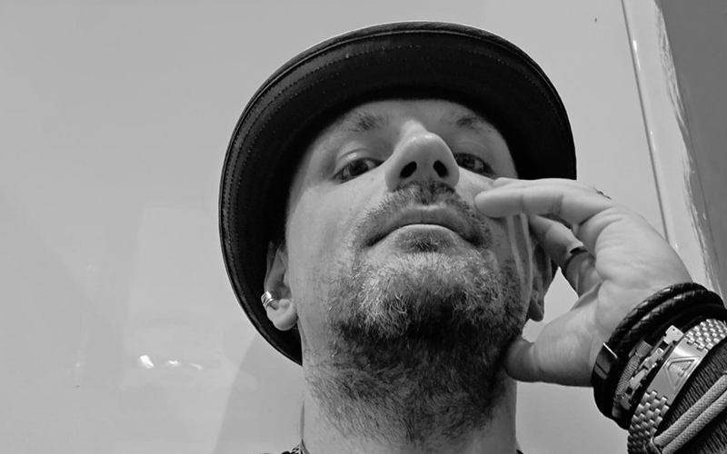 Quando una persona ci attraversa, resta per sempre: “Un pezzettino” è il nuovo singolo di Spinaz