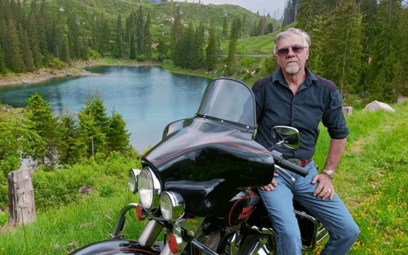 La mia moto di Johnny Ponta la musica di Nashville e le riprese di Bolzano.